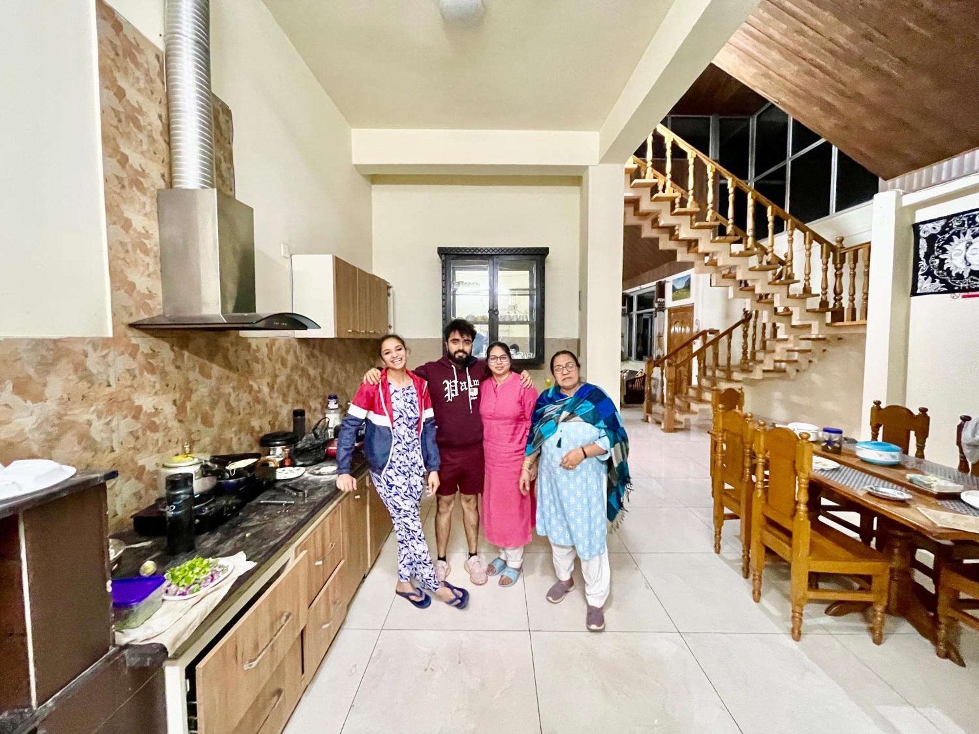 The Auriga 3Bhk Fully Entair Villa With Bonfire In Kasauli I Pvt Stay I Open Air Terrace I Kitchen Livingroom I Lawn Bonfire I Gaming Zone Kültér fotó
