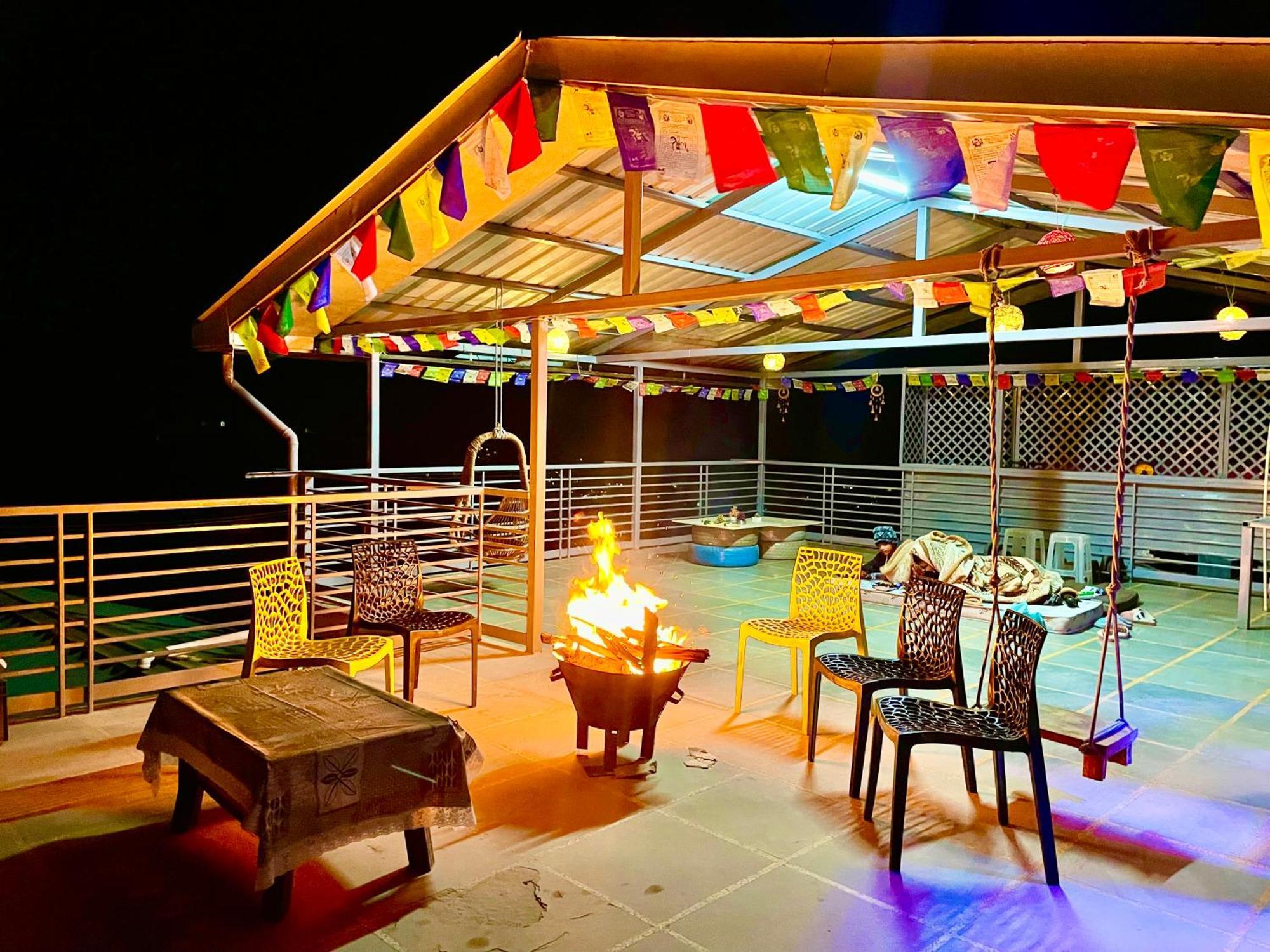The Auriga 3Bhk Fully Entair Villa With Bonfire In Kasauli I Pvt Stay I Open Air Terrace I Kitchen Livingroom I Lawn Bonfire I Gaming Zone Kültér fotó