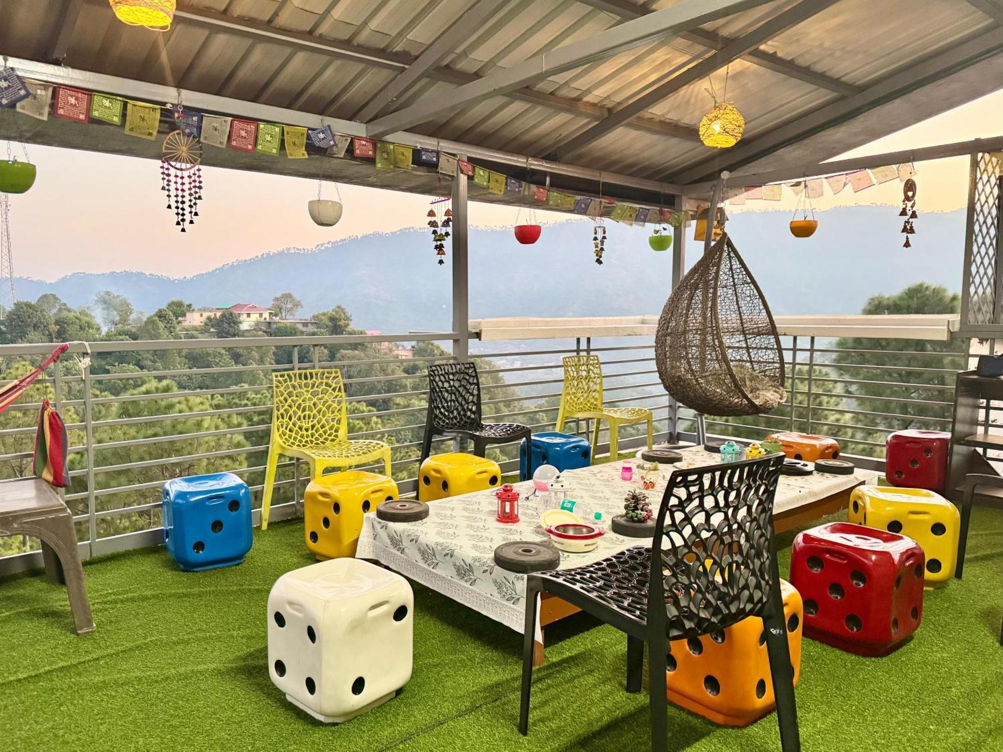 The Auriga 3Bhk Fully Entair Villa With Bonfire In Kasauli I Pvt Stay I Open Air Terrace I Kitchen Livingroom I Lawn Bonfire I Gaming Zone Kültér fotó