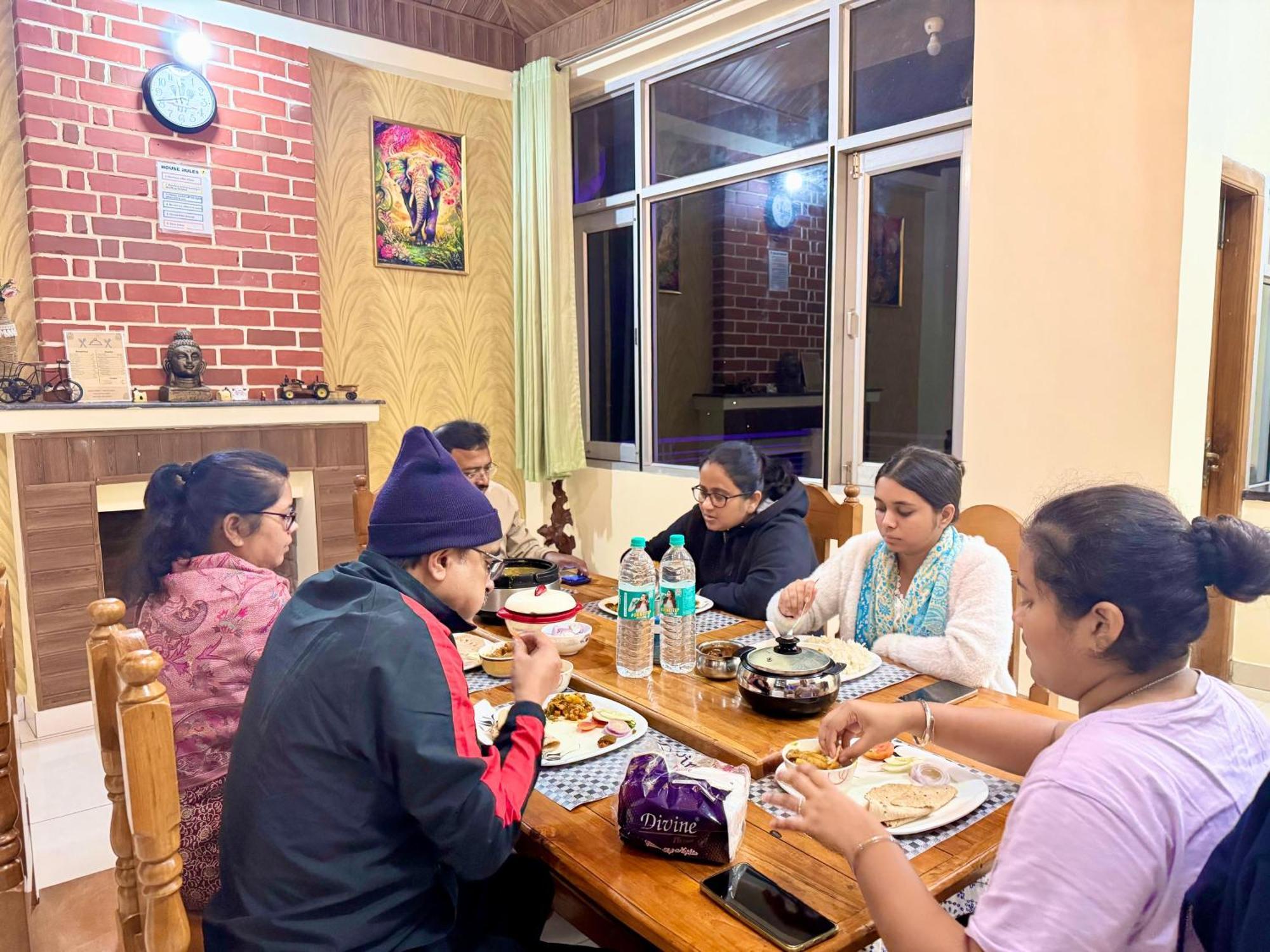 The Auriga 3Bhk Fully Entair Villa With Bonfire In Kasauli I Pvt Stay I Open Air Terrace I Kitchen Livingroom I Lawn Bonfire I Gaming Zone Kültér fotó