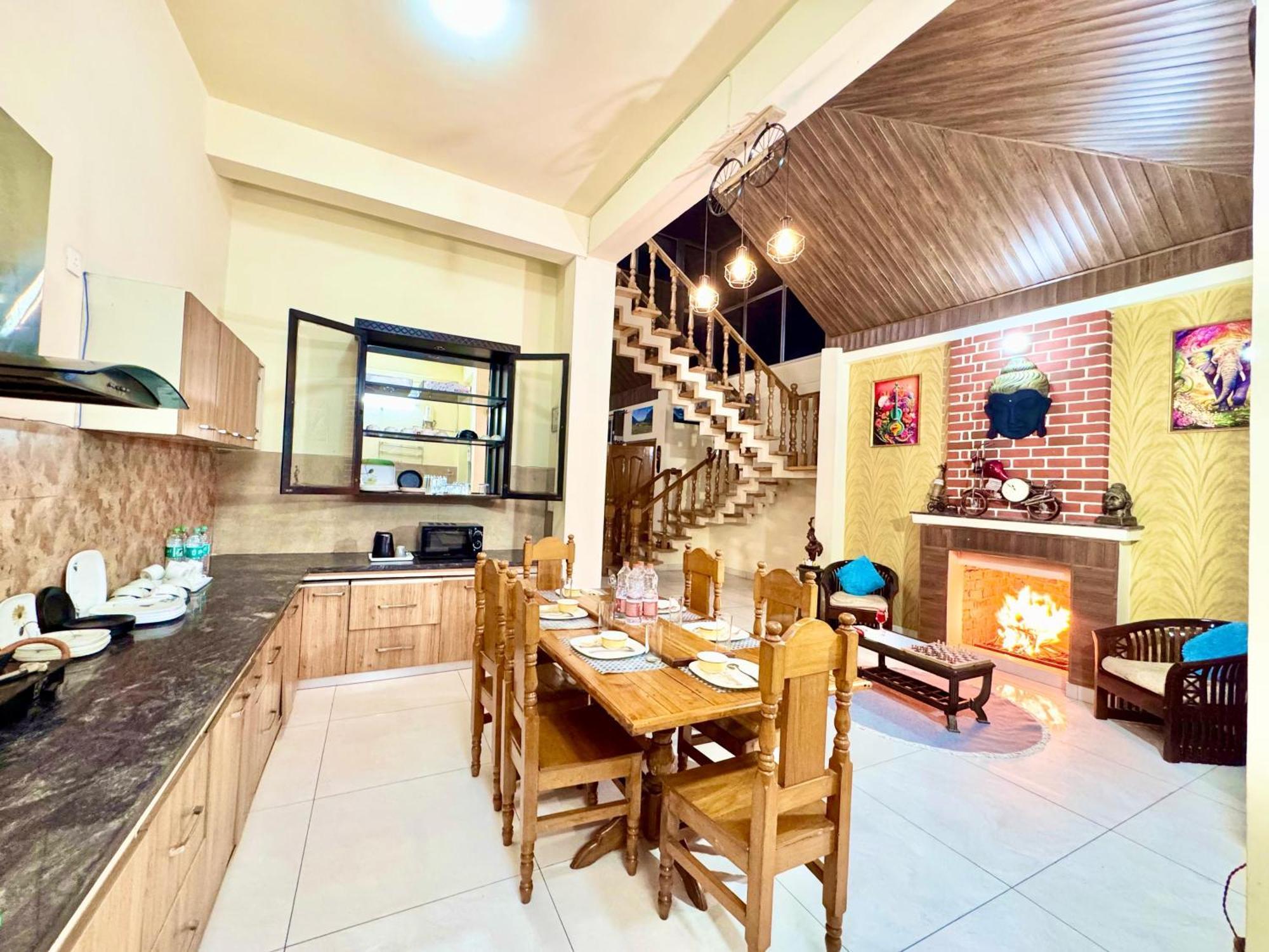 The Auriga 3Bhk Fully Entair Villa With Bonfire In Kasauli I Pvt Stay I Open Air Terrace I Kitchen Livingroom I Lawn Bonfire I Gaming Zone Kültér fotó